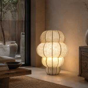 lampe en fibre de papier allumée dans décor chic