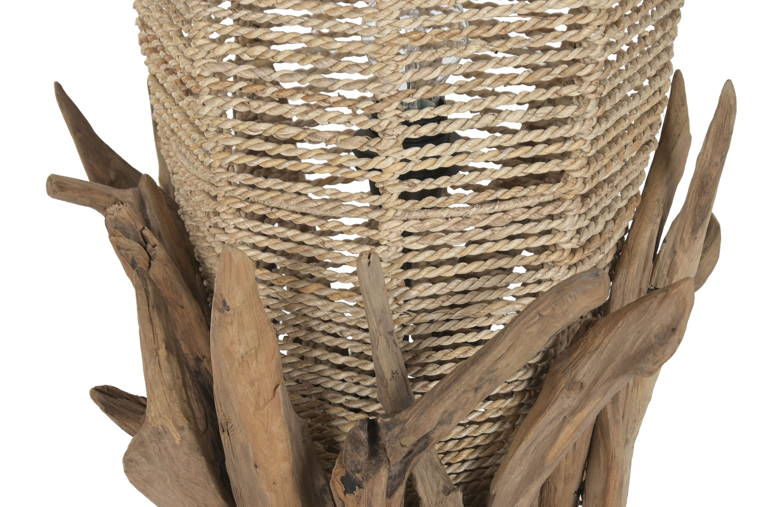 zoom sur lampadaire en teck et fibres naturelles
