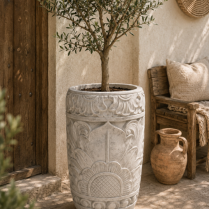 pot de fleurs blanc en GRC béton sculpté dans déco bohème chic
