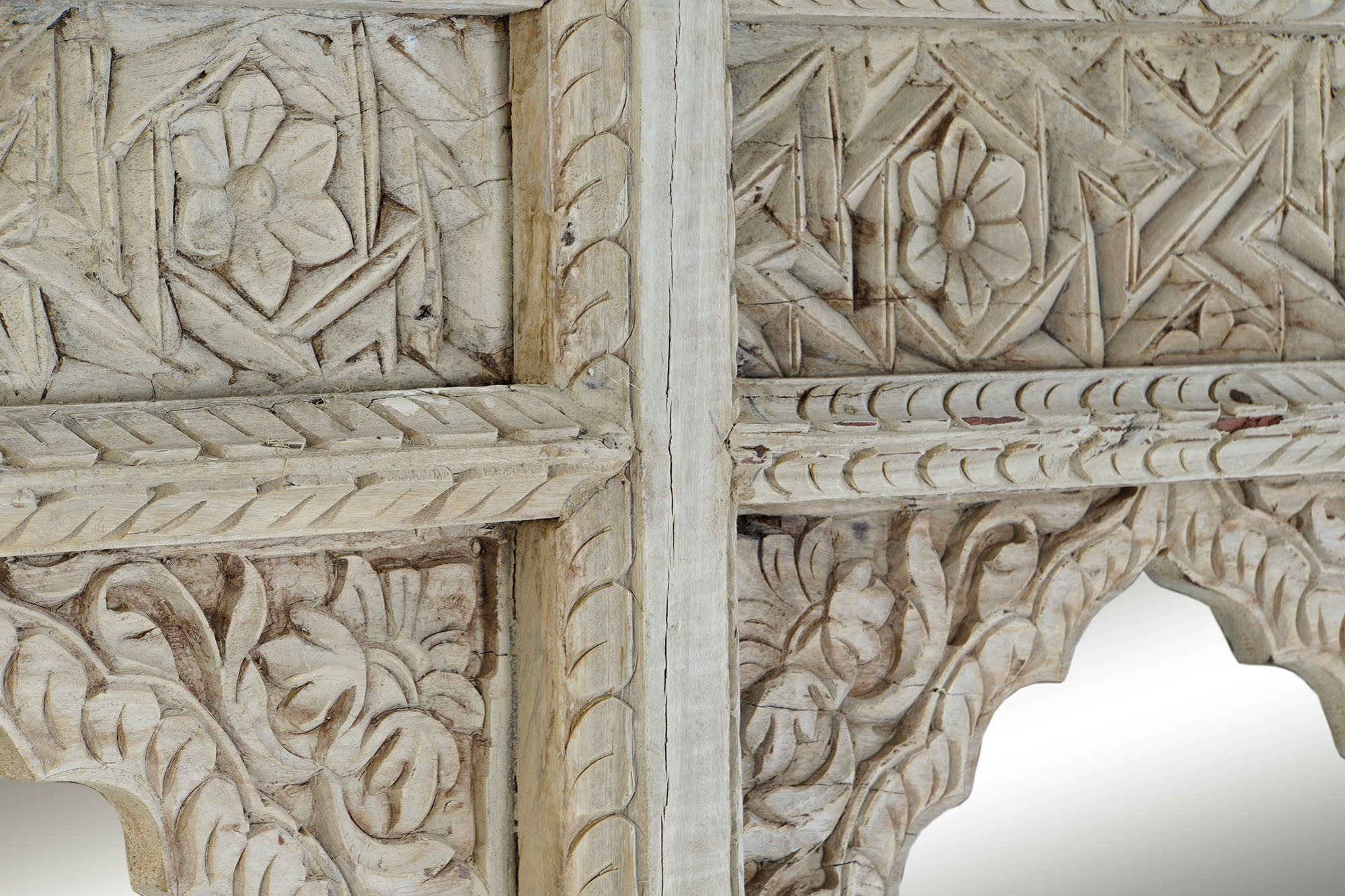 zoom sur bois miroir sculpté en teck massif ancien pièce unique décorative