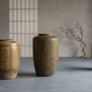 vase en céramique décorative art traditionnel asiatique patiné dans ambiance zen