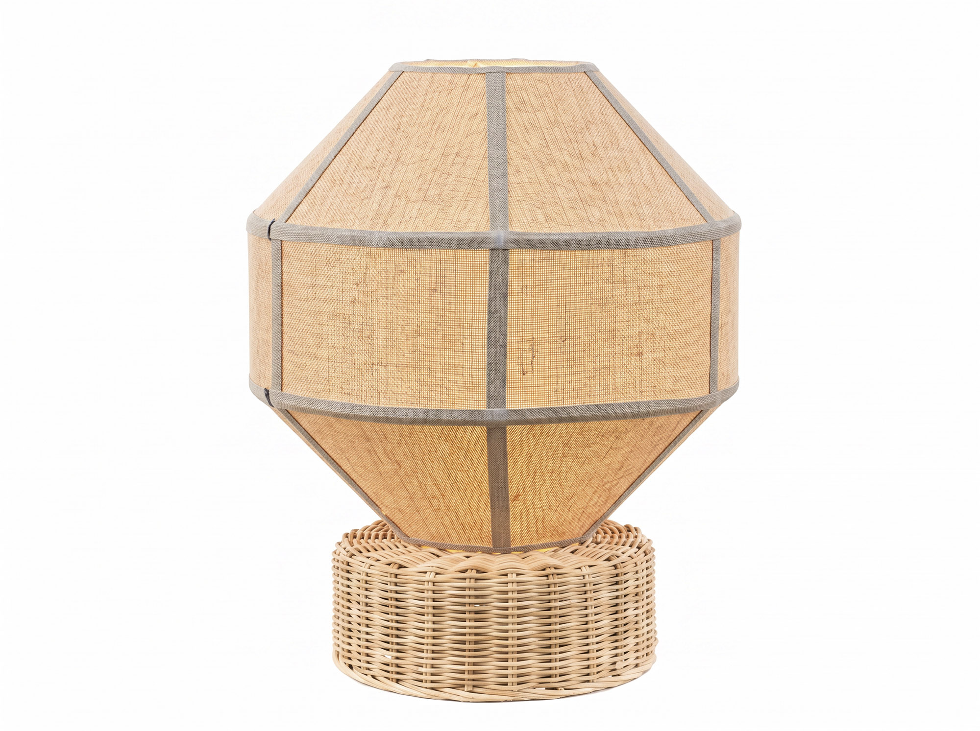 lampe à poser rotin tressé et polyester beige allumée