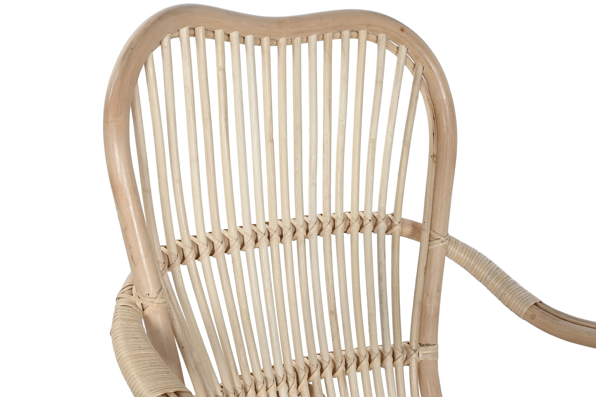 zoom sur dossier de fauteuil à bascule en rotin naturel