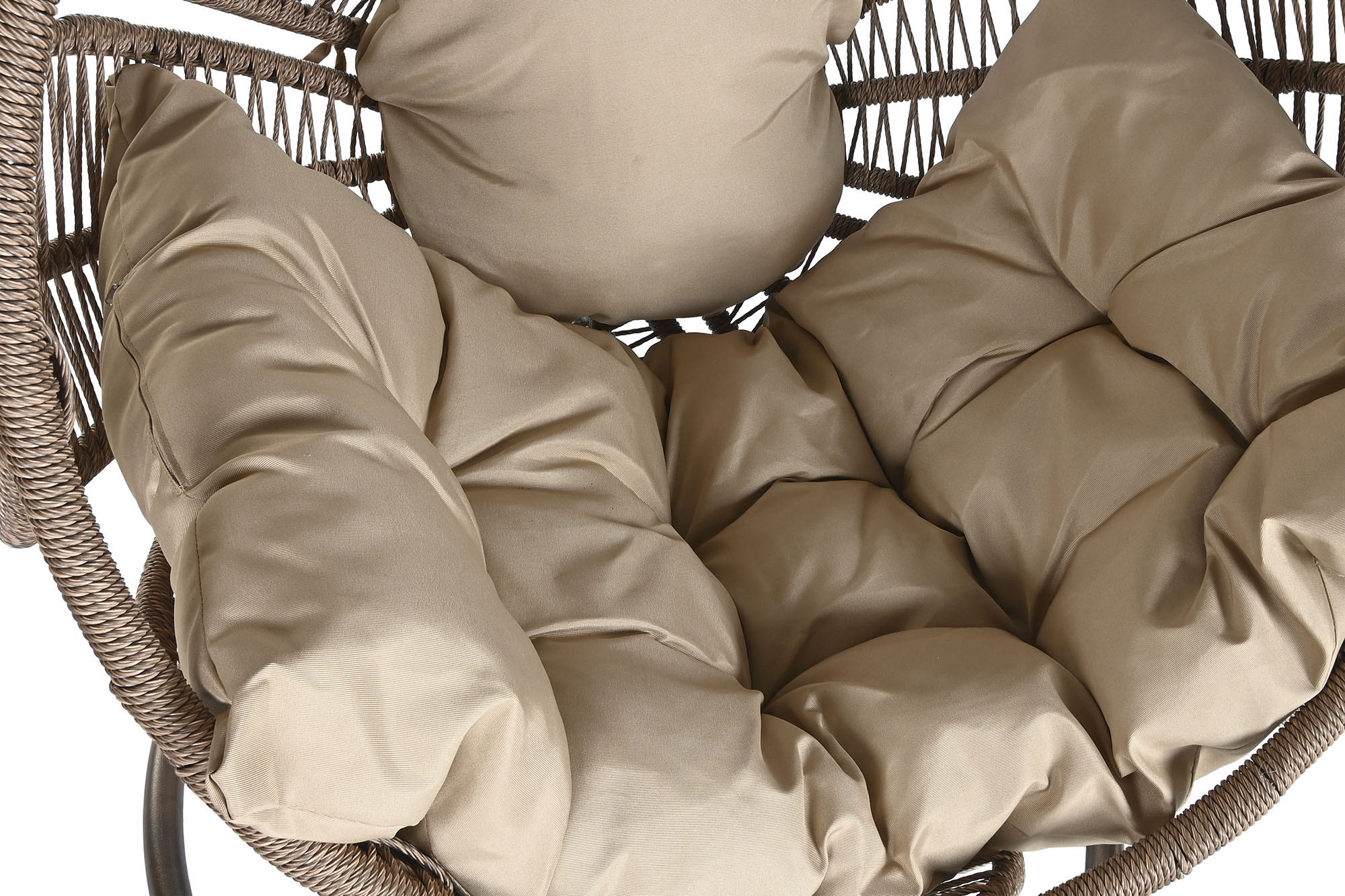 zoom sur coussin de fauteuil suspendu fleur en rotin synthétique