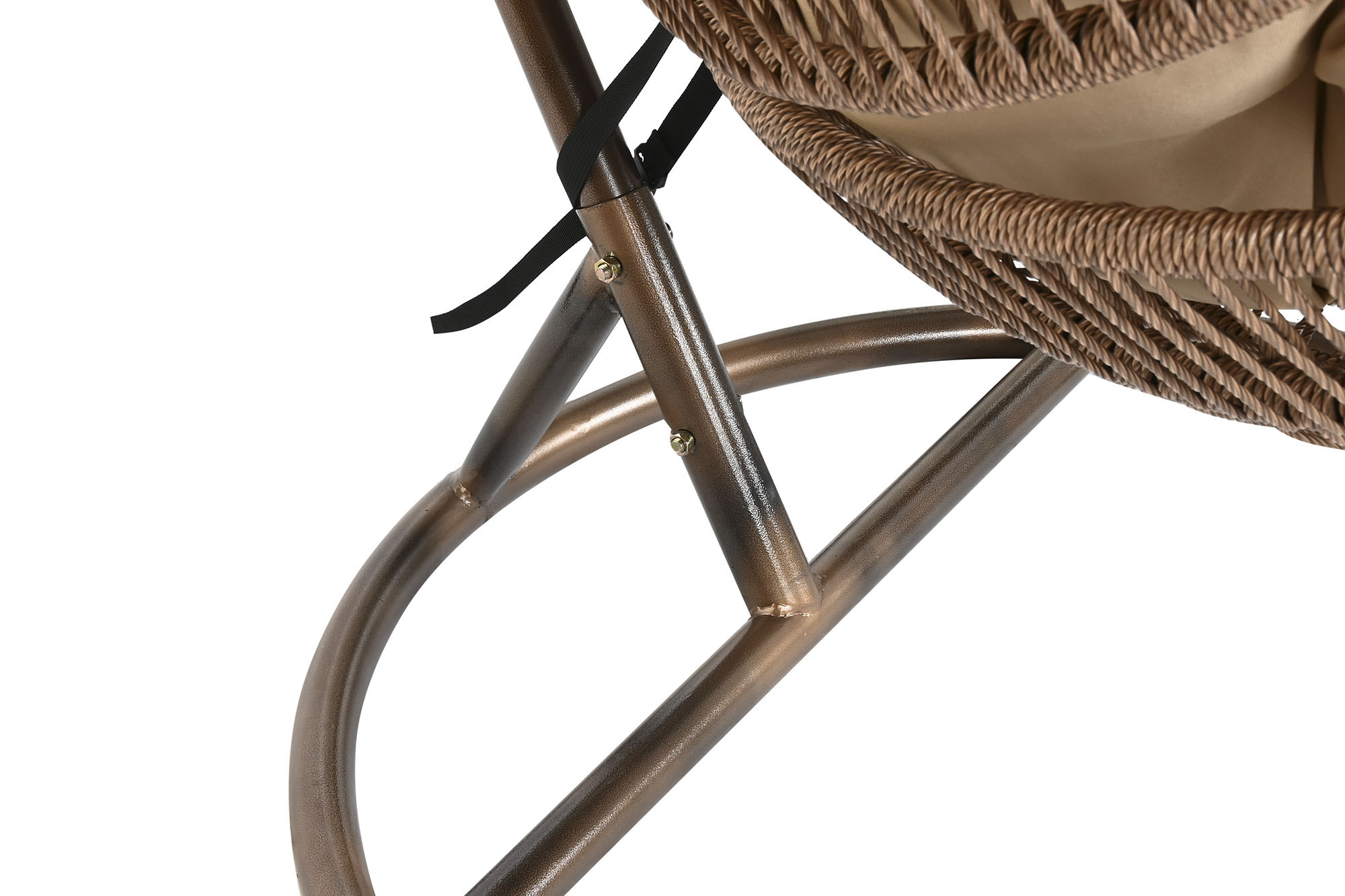 zoom sur structure de fauteuil suspendu fleur en rotin synthétique
