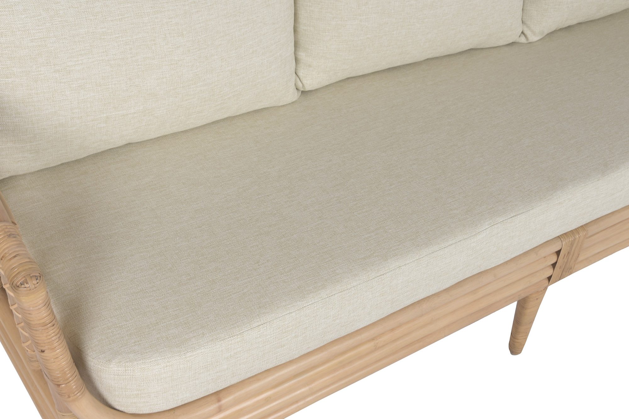 zoom sur assise canapé 3 places rotin et coussins naturel