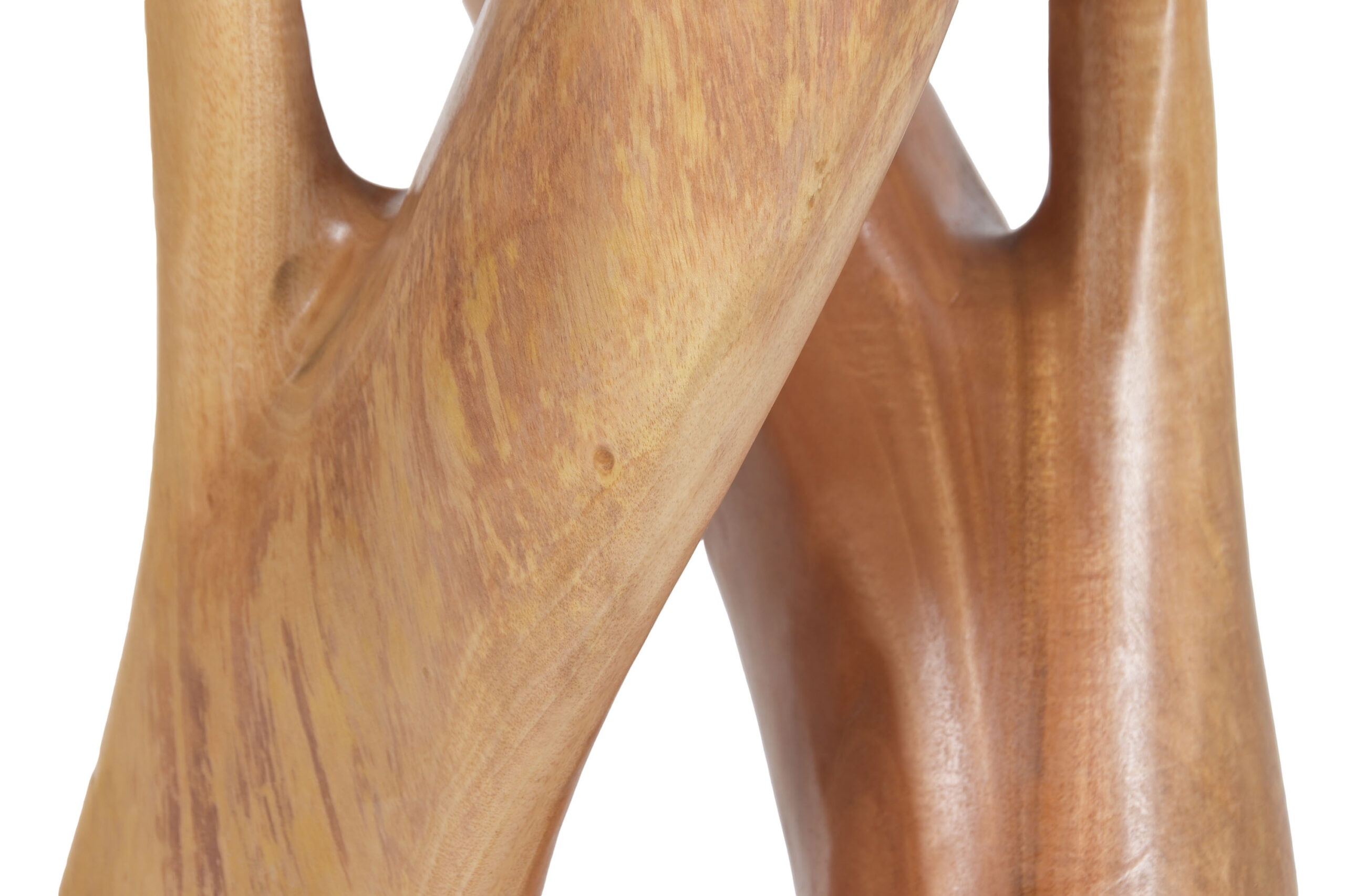 zoom sur porte-manteaux en bois massif de suar sculpté main, artisanal