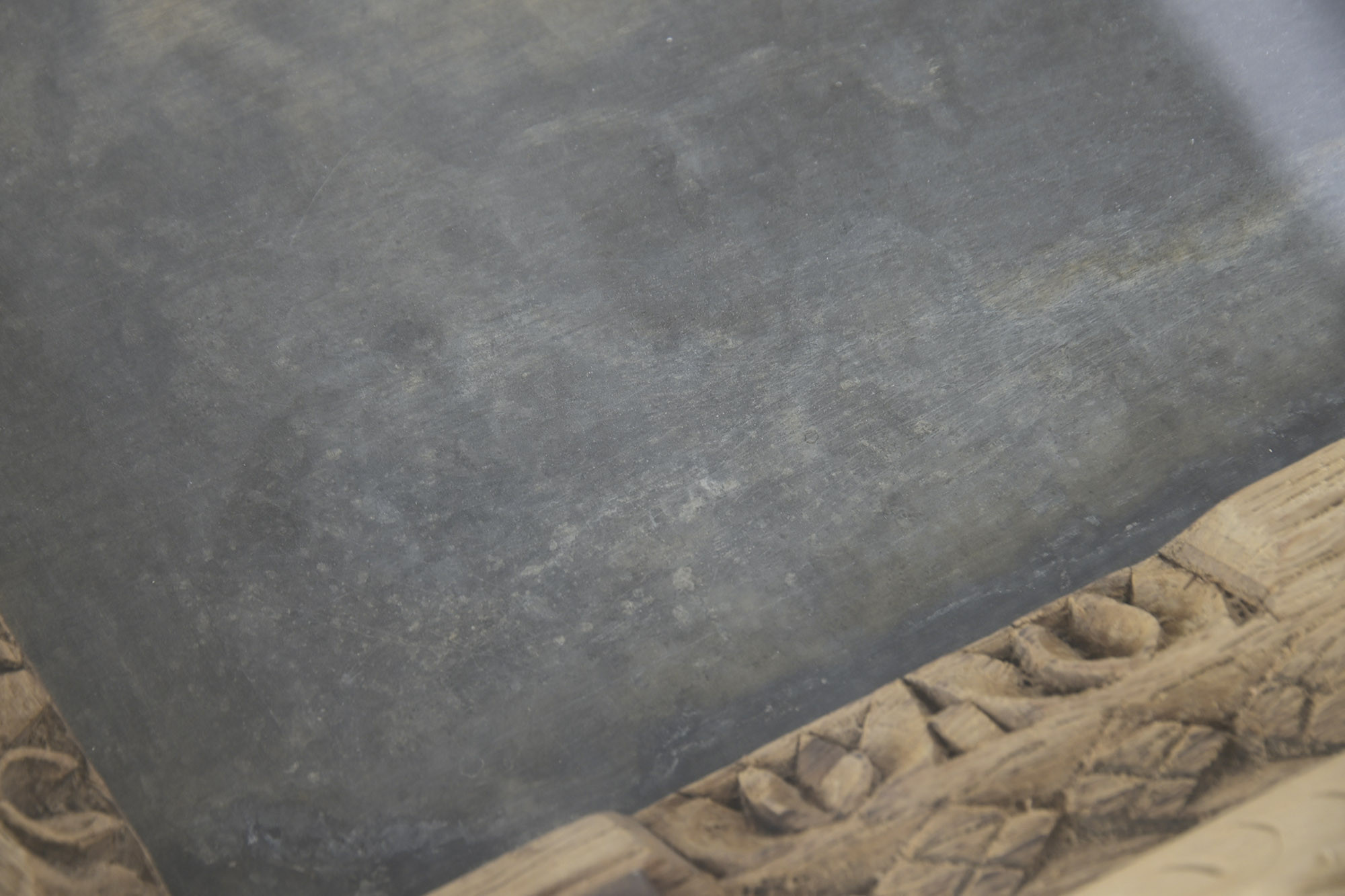 zoom sur table basse en teck recyclé