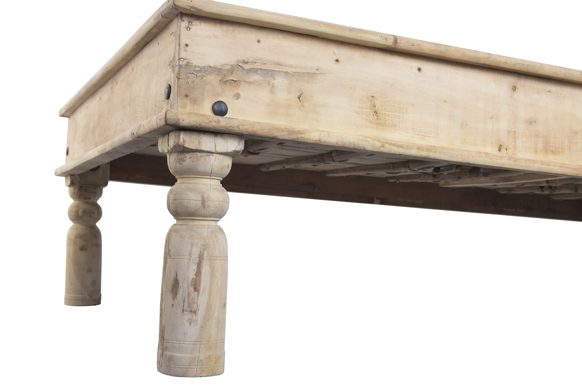 zoom sur pied de table basse en teck recyclé