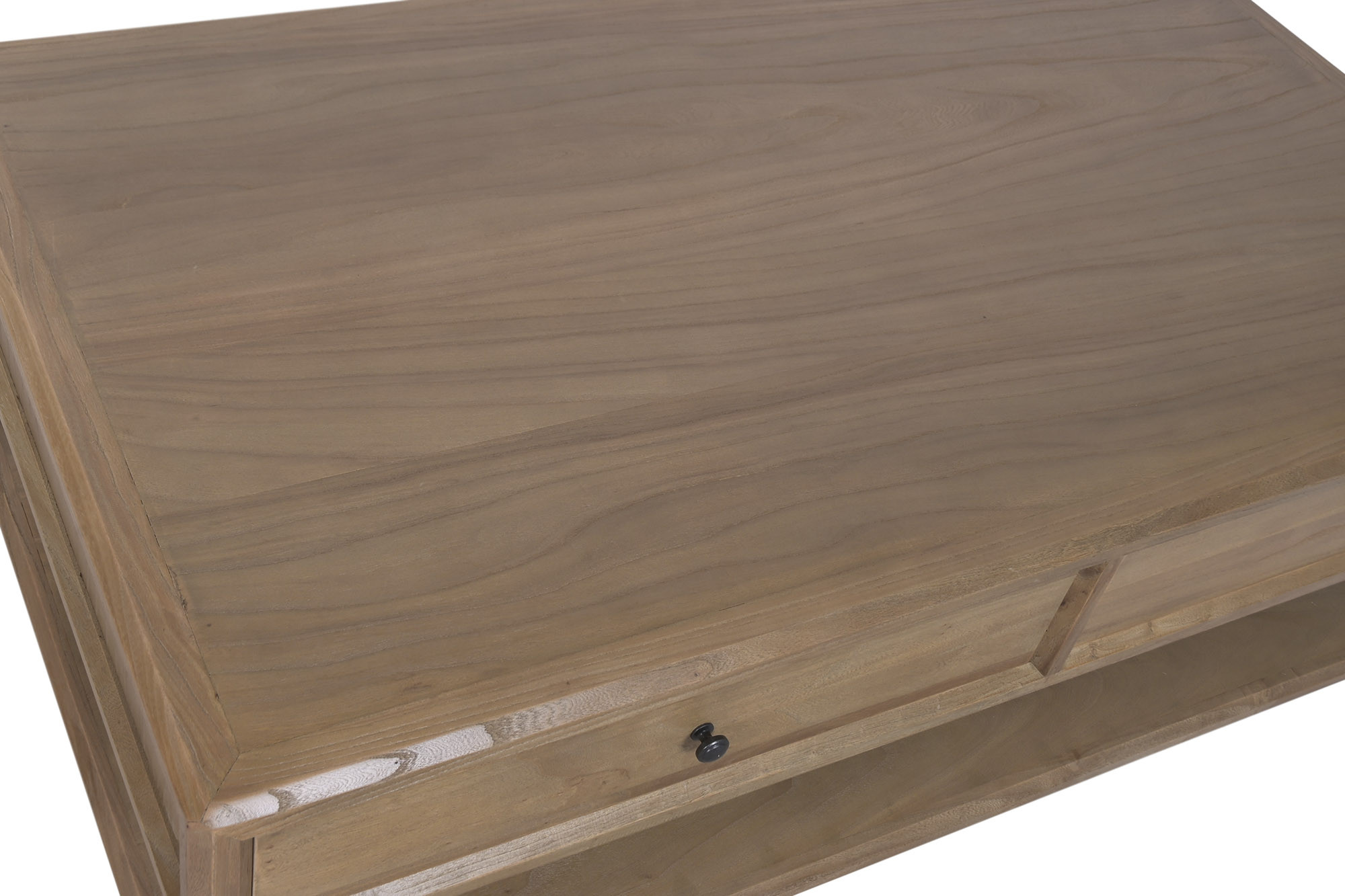 zoom sur dessus de table basse en orme massif avec tiroirs