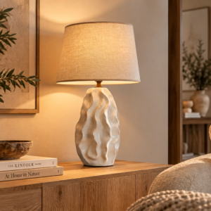 Lampe à poser en porcelaine blanche sculptée 62 cm