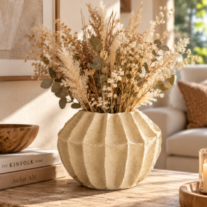 Vase décoratif beige en résine nervurée 26 x 26 x 21 cm