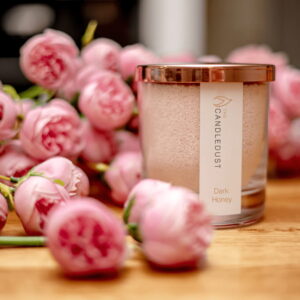 Bougie CANDLEDUST Lemongrass Ginger dans un intérieur élégant et chaleureux